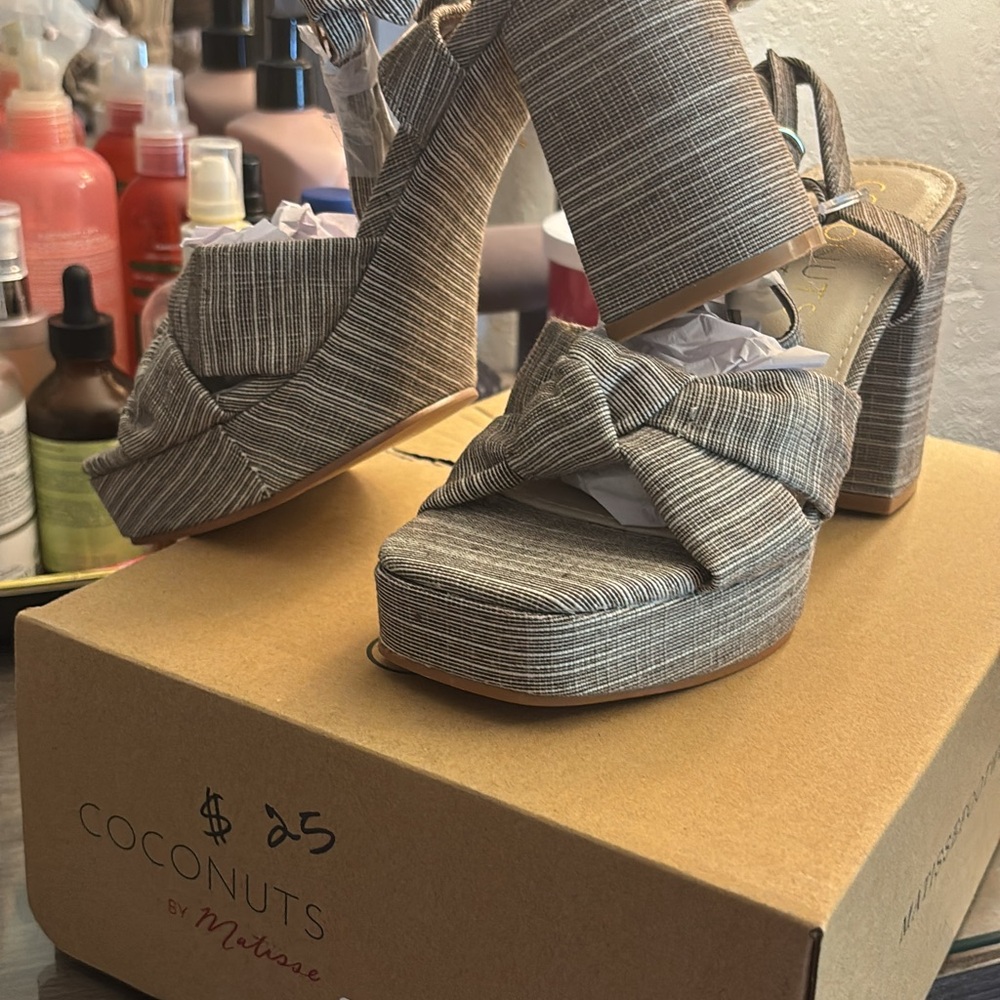 Coconuts by Matisse Striped Gray Knotted Platform Sandals